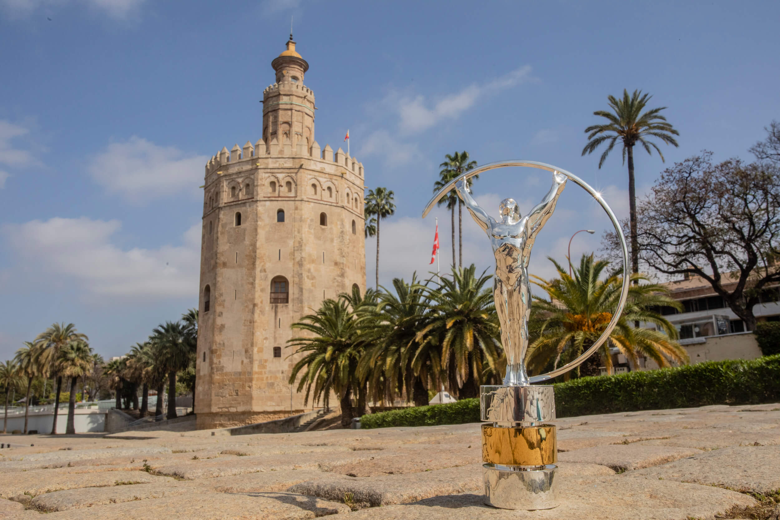 2021_LAUREUS-STATUETTE_SEVILLE-BACKGROUND